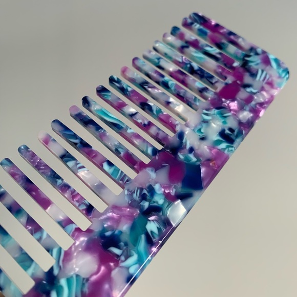 UO Wide Tooth Comb - Picture 4 of 5